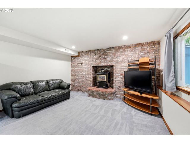 611 Se LOVRIEN Pl, Gresham, OR 97080