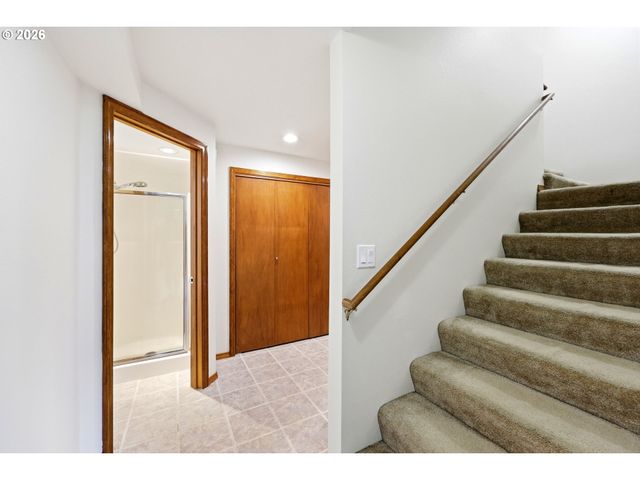 611 Se LOVRIEN Pl, Gresham, OR 97080