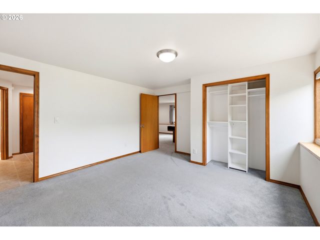 611 Se LOVRIEN Pl, Gresham, OR 97080