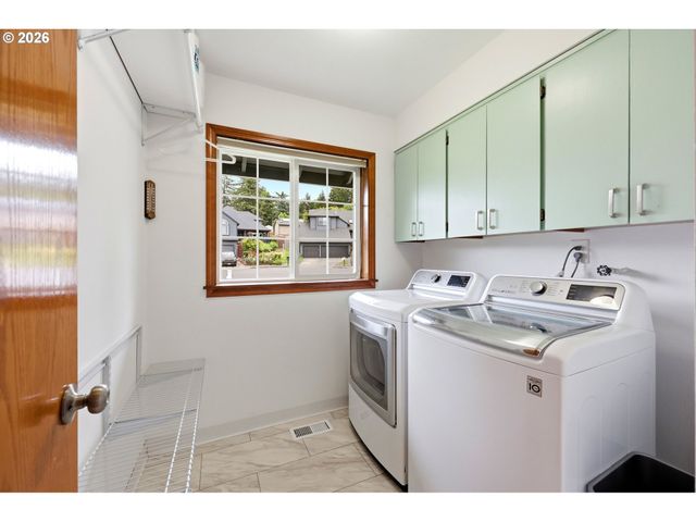 611 Se LOVRIEN Pl, Gresham, OR 97080