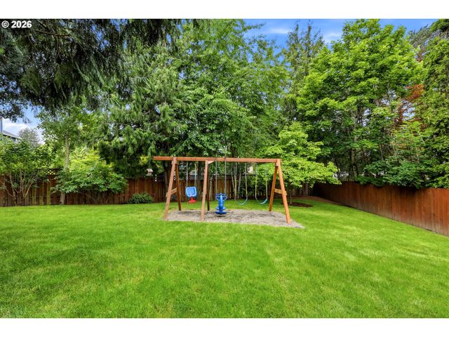 611 Se LOVRIEN Pl, Gresham, OR 97080