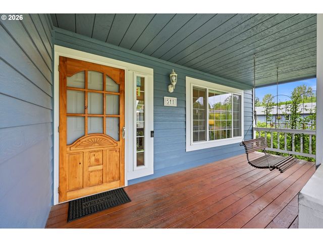 611 Se LOVRIEN Pl, Gresham, OR 97080