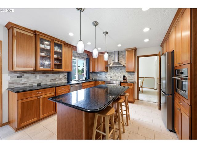 611 Se LOVRIEN Pl, Gresham, OR 97080