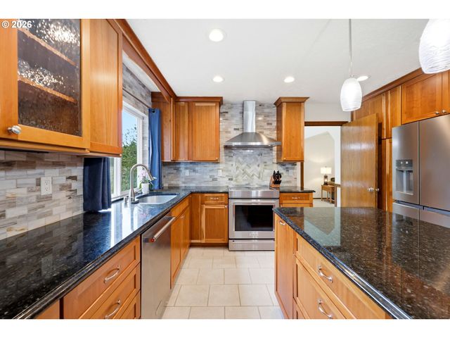 611 Se LOVRIEN Pl, Gresham, OR 97080