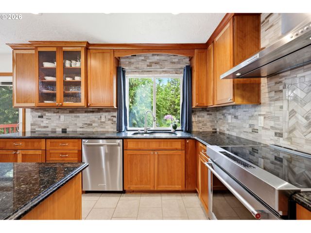 611 Se LOVRIEN Pl, Gresham, OR 97080