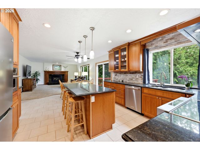 611 Se LOVRIEN Pl, Gresham, OR 97080