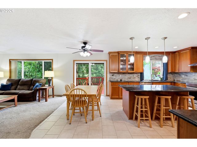 611 Se LOVRIEN Pl, Gresham, OR 97080