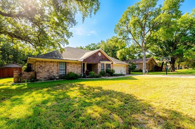 22 Greenbriar Street, Mineral Wells, TX 76067