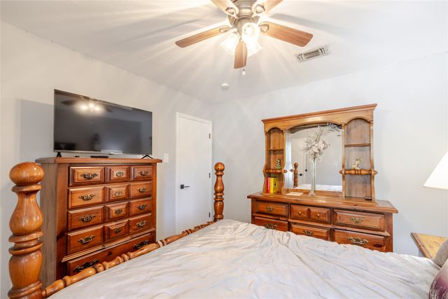 22 Greenbriar Street, Mineral Wells, TX 76067