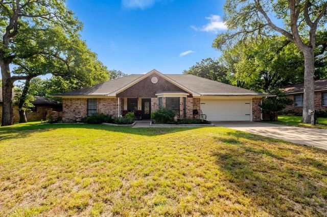 22 Greenbriar Street, Mineral Wells, TX 76067
