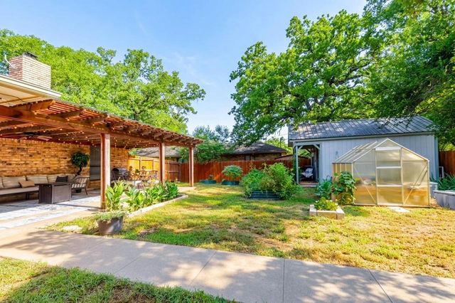 22 Greenbriar Street, Mineral Wells, TX 76067