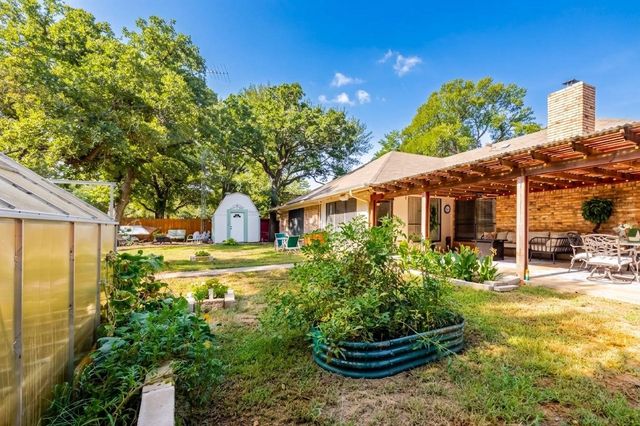 22 Greenbriar Street, Mineral Wells, TX 76067