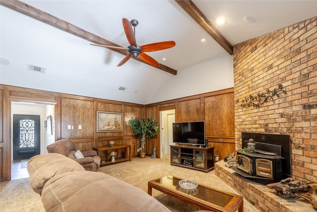 22 Greenbriar Street, Mineral Wells, TX 76067
