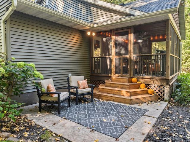 N2460 Oakdale Drive, Fall Creek, WI 54742