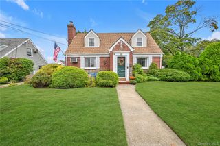 39 Morris Parkway, Valley Stream, NY 11580