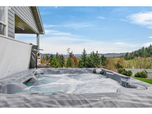 445 MADERA Ln, Roseburg, OR 97471