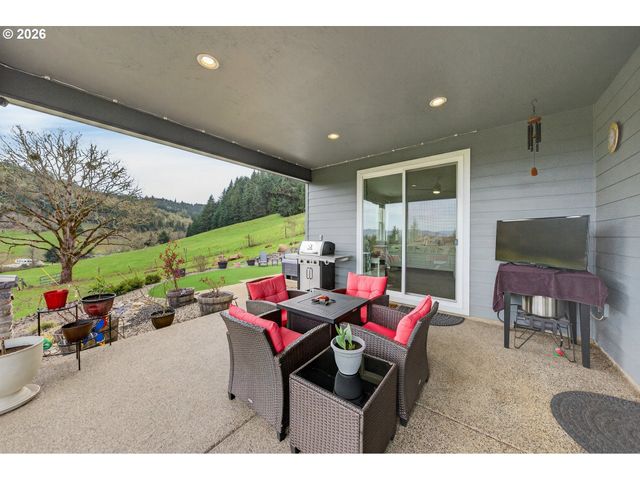 445 MADERA Ln, Roseburg, OR 97471