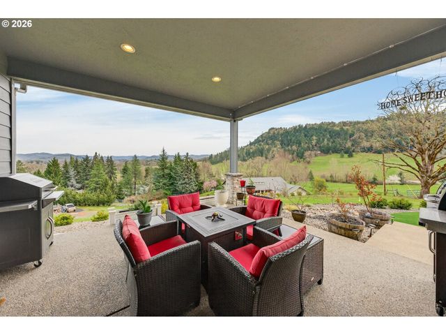 445 MADERA Ln, Roseburg, OR 97471