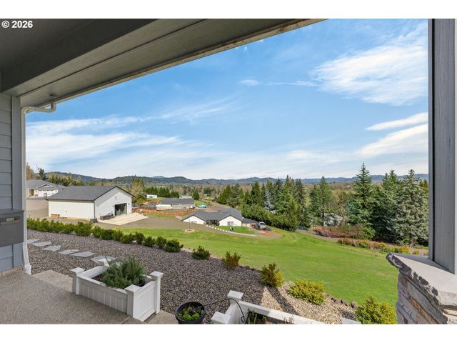 445 MADERA Ln, Roseburg, OR 97471
