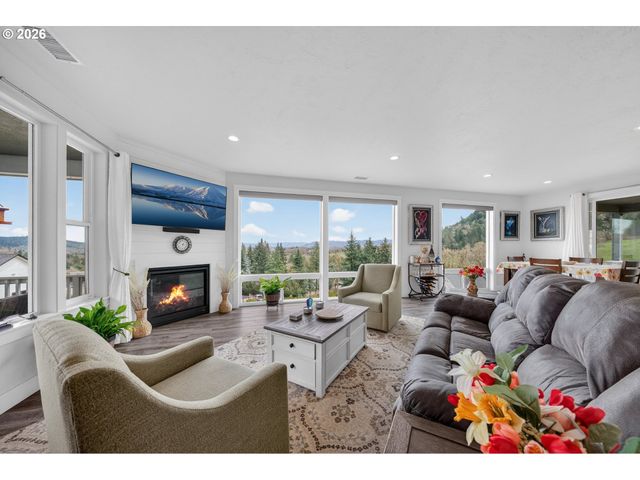 445 MADERA Ln, Roseburg, OR 97471