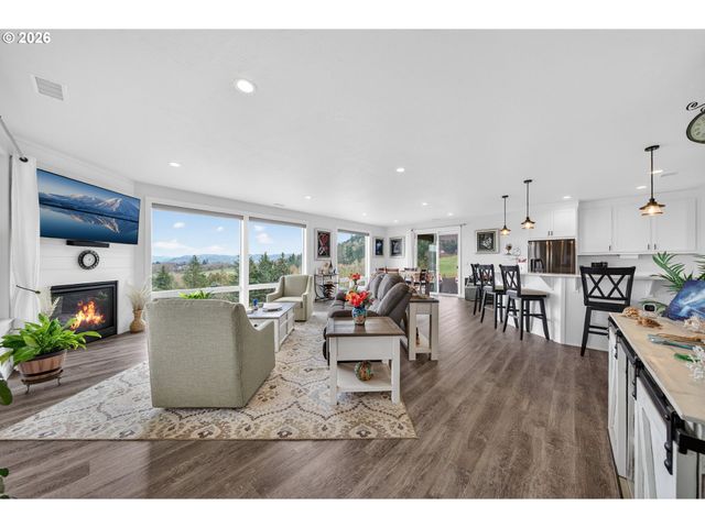 445 MADERA Ln, Roseburg, OR 97471