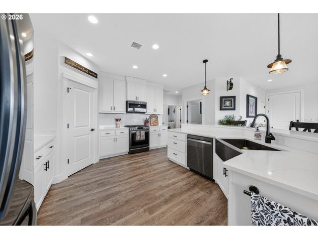 445 MADERA Ln, Roseburg, OR 97471