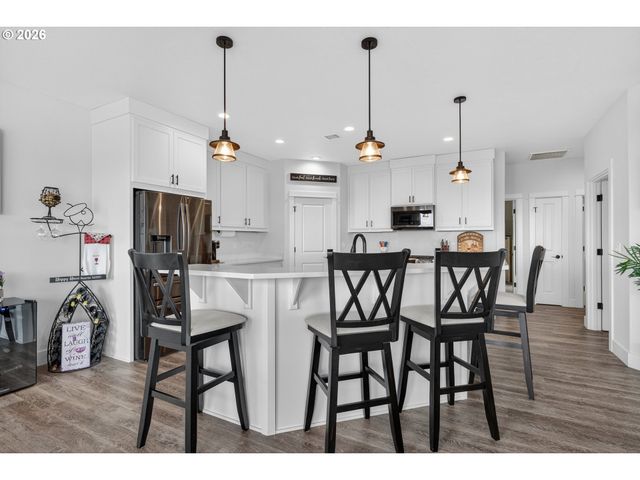 445 MADERA Ln, Roseburg, OR 97471