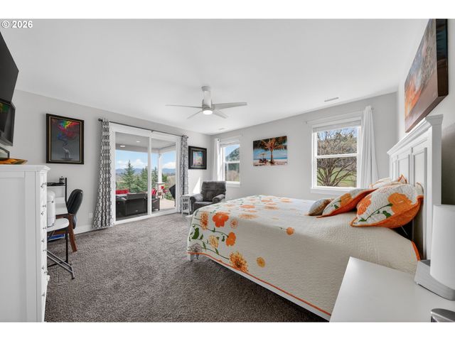 445 MADERA Ln, Roseburg, OR 97471