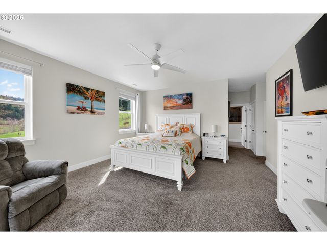 445 MADERA Ln, Roseburg, OR 97471