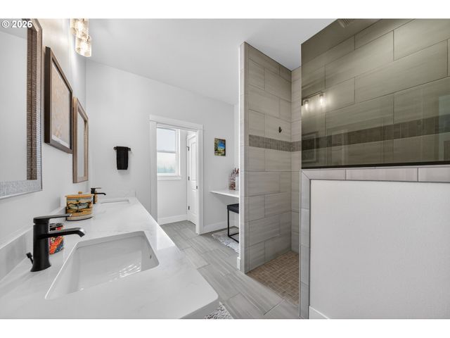 445 MADERA Ln, Roseburg, OR 97471