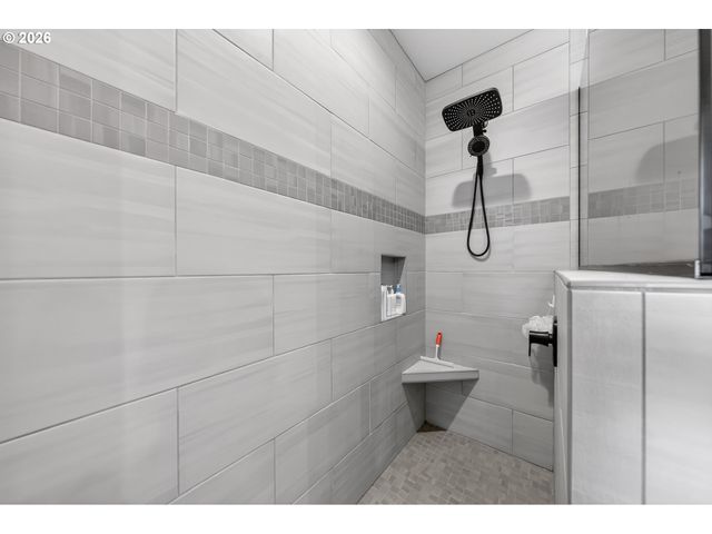 445 MADERA Ln, Roseburg, OR 97471