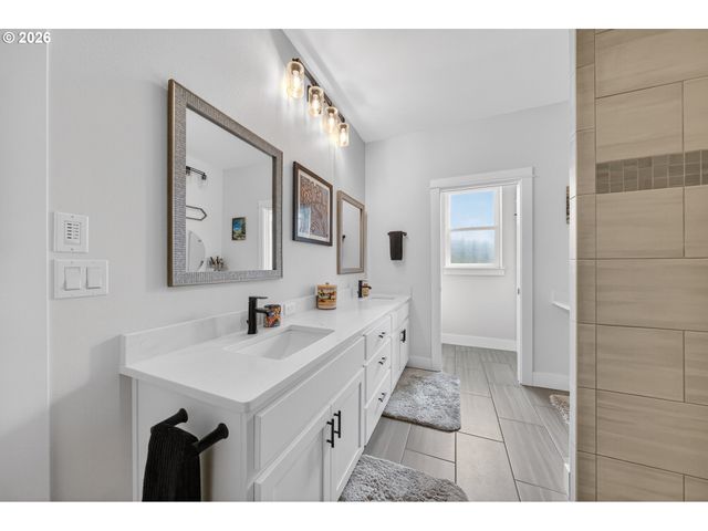 445 MADERA Ln, Roseburg, OR 97471