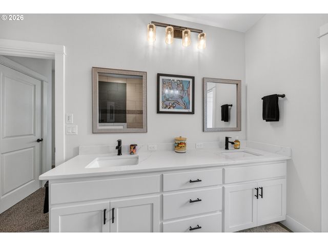 445 MADERA Ln, Roseburg, OR 97471