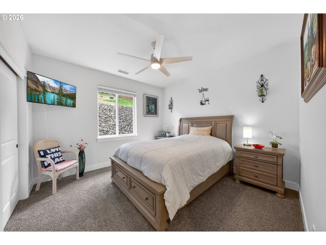 445 MADERA Ln, Roseburg, OR 97471