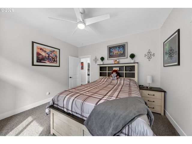 445 MADERA Ln, Roseburg, OR 97471