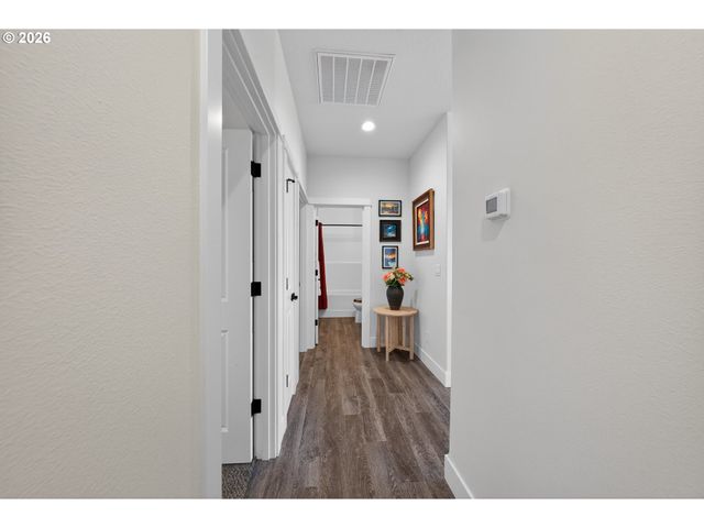 445 MADERA Ln, Roseburg, OR 97471