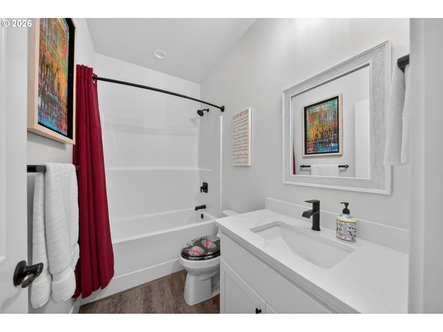 445 MADERA Ln, Roseburg, OR 97471