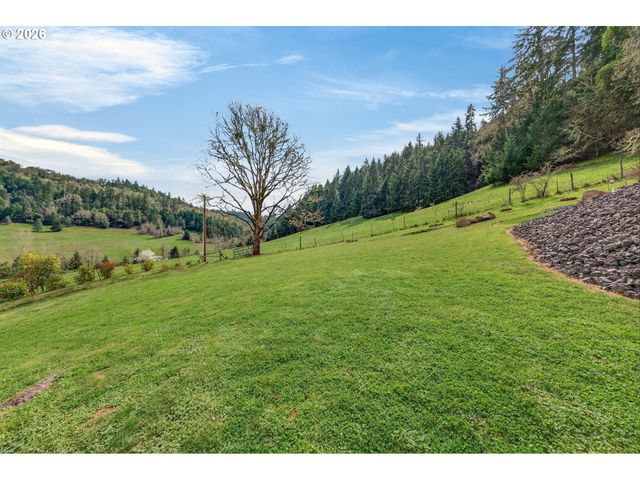 445 MADERA Ln, Roseburg, OR 97471