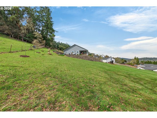 445 MADERA Ln, Roseburg, OR 97471