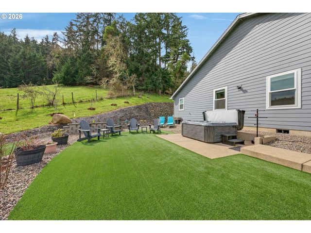 445 MADERA Ln, Roseburg, OR 97471
