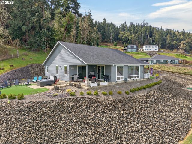 445 MADERA Ln, Roseburg, OR 97471