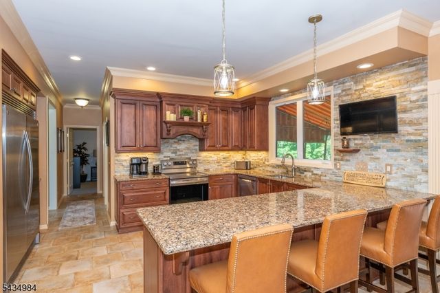 11 Stoneridge Ct, Rockaway Twp., NJ 07866