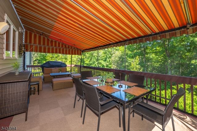 11 Stoneridge Ct, Rockaway Twp., NJ 07866