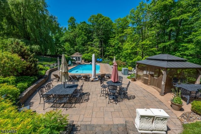 11 Stoneridge Ct, Rockaway Twp., NJ 07866