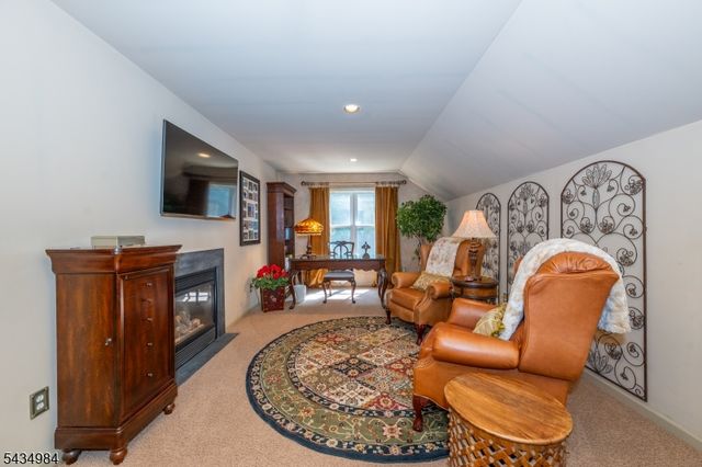 11 Stoneridge Ct, Rockaway Twp., NJ 07866