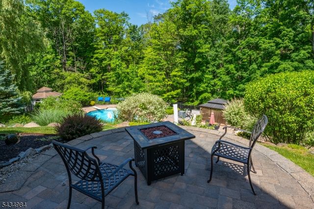 11 Stoneridge Ct, Rockaway Twp., NJ 07866