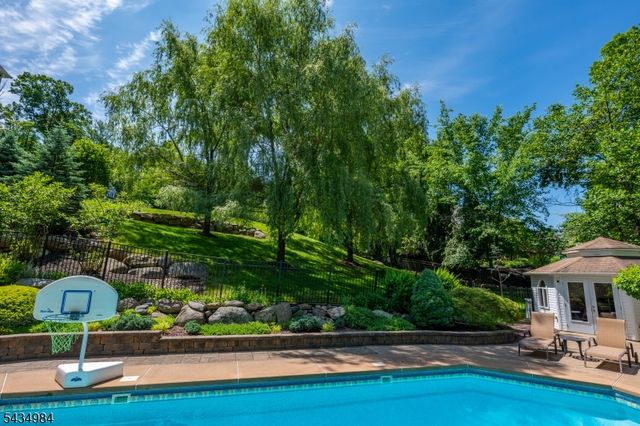 11 Stoneridge Ct, Rockaway Twp., NJ 07866