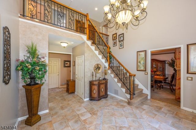 11 Stoneridge Ct, Rockaway Twp., NJ 07866