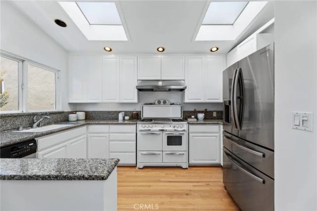 1136 8th Street, Hermosa Beach, CA 90254