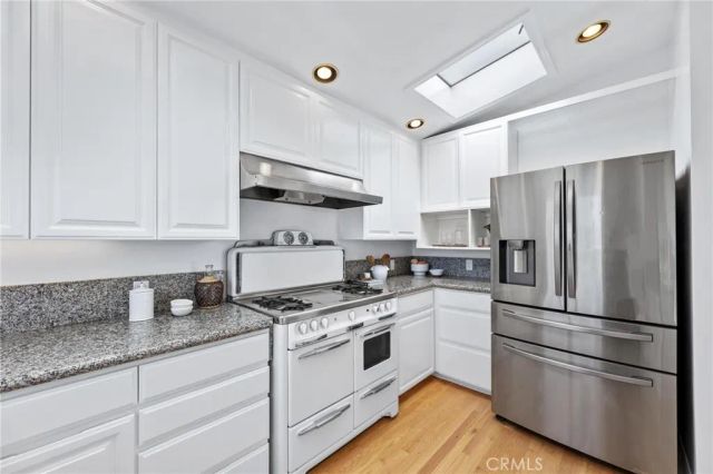 1136 8th Street, Hermosa Beach, CA 90254